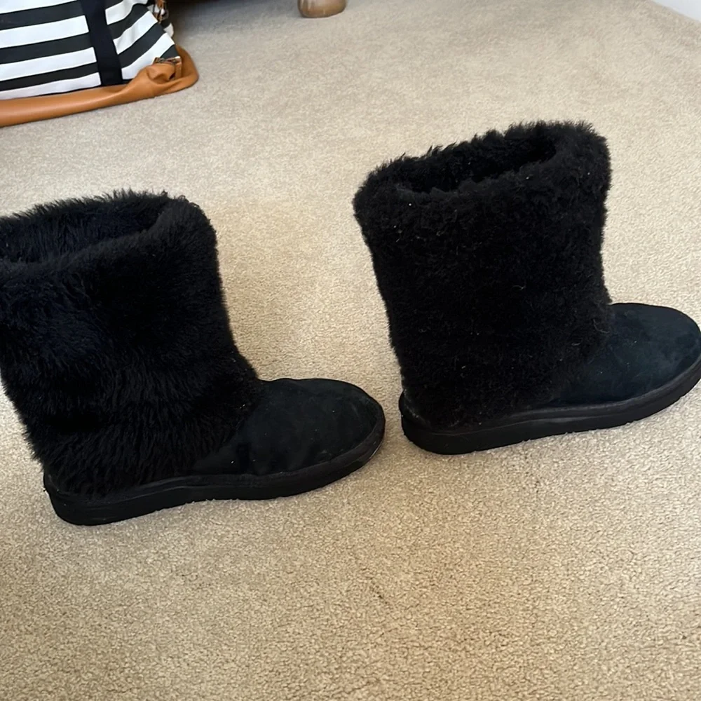 UGG black shearling
